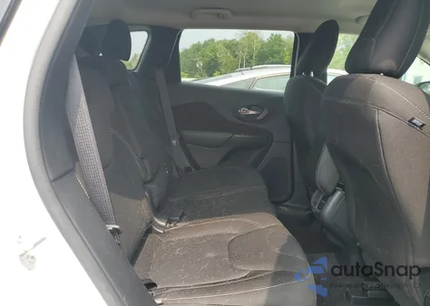 2016 Jeep Cherokee Latitude z USA, uszkodzony, nr VIN 1C4PJMCS6GW205703